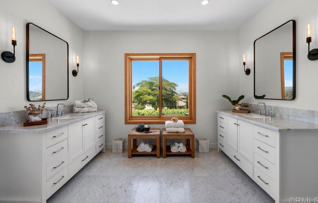 2559 Vista De Palomar, Fallbrook CA  92028-9712 exterior