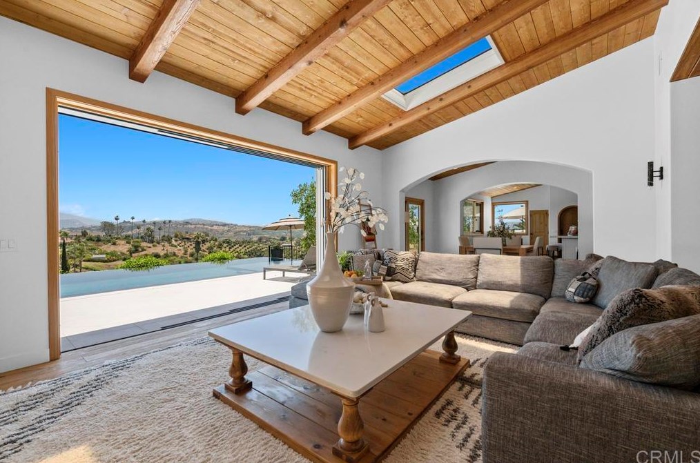 2559 Vista De Palomar, Fallbrook CA  92028-9712 exterior