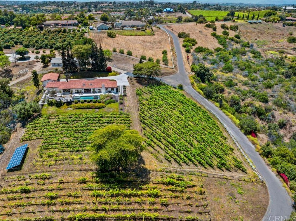 2559 Vista De Palomar, Fallbrook CA  92028-9712 exterior