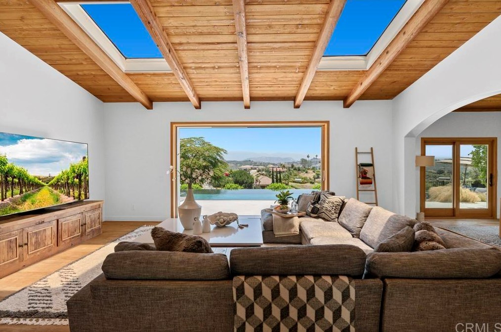 2559 Vista De Palomar, Fallbrook CA  92028-9712 exterior