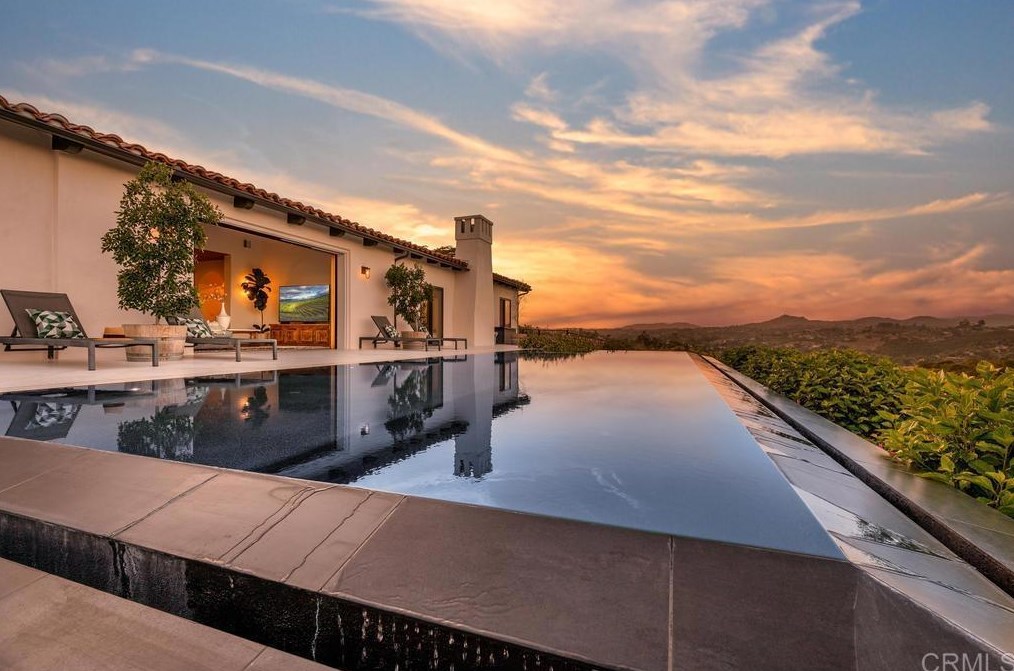 2559 Vista De Palomar, Fallbrook CA  92028-9712 exterior