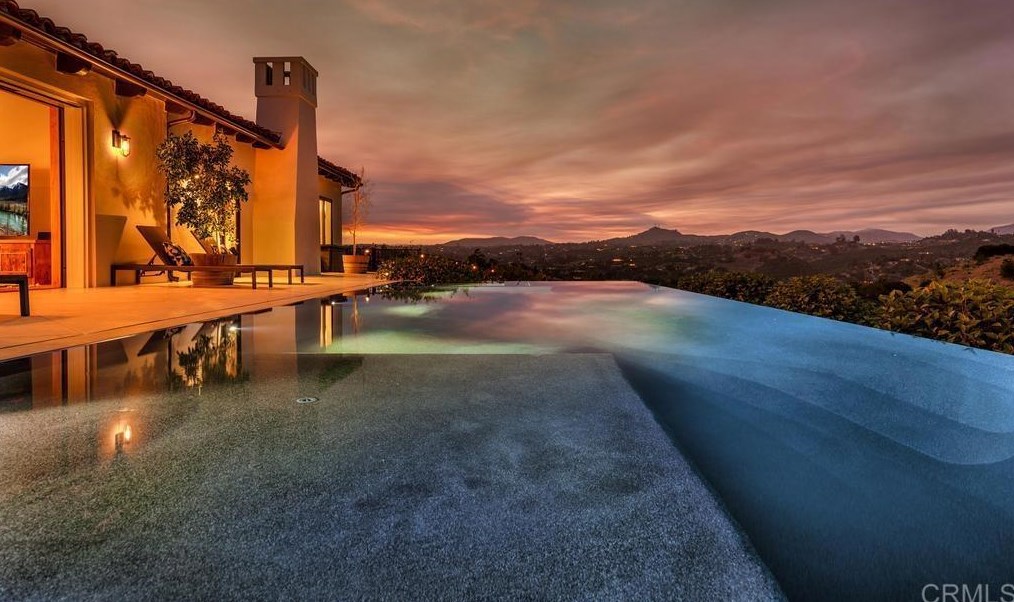 2559 Vista De Palomar, Fallbrook CA  92028-9712 exterior