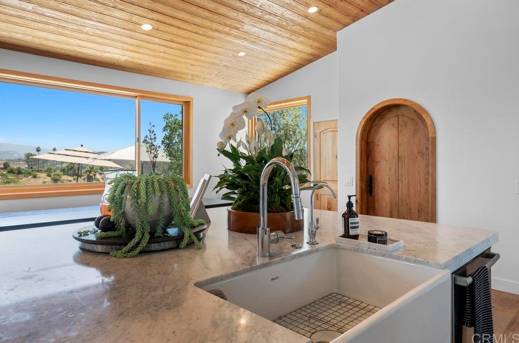 2559 Vista De Palomar, Fallbrook CA  92028-9712 exterior