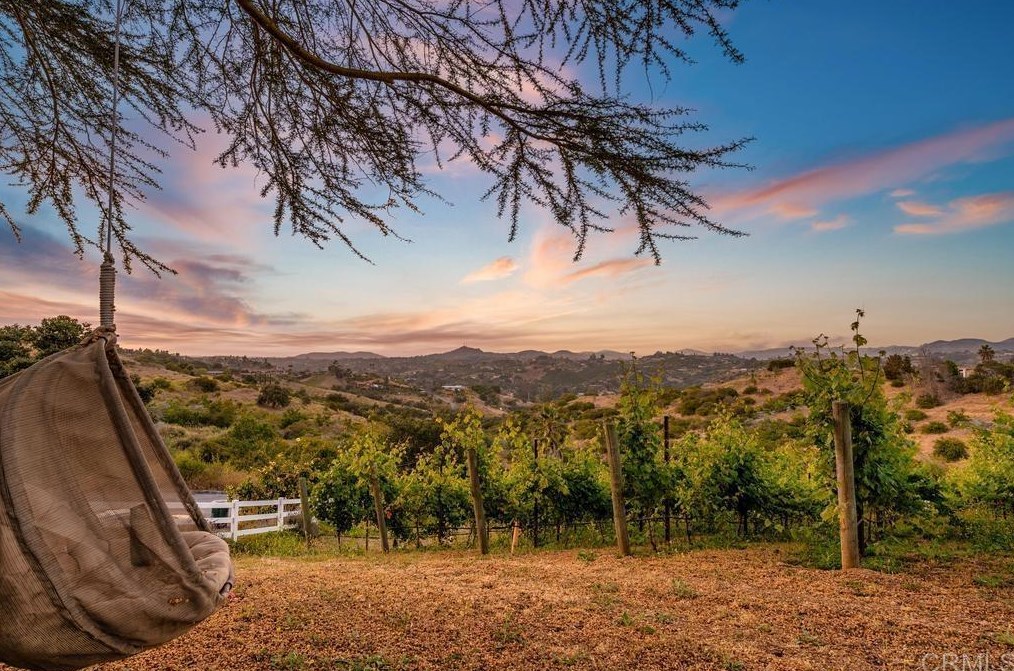2559 Vista De Palomar, Fallbrook CA  92028-9712 exterior