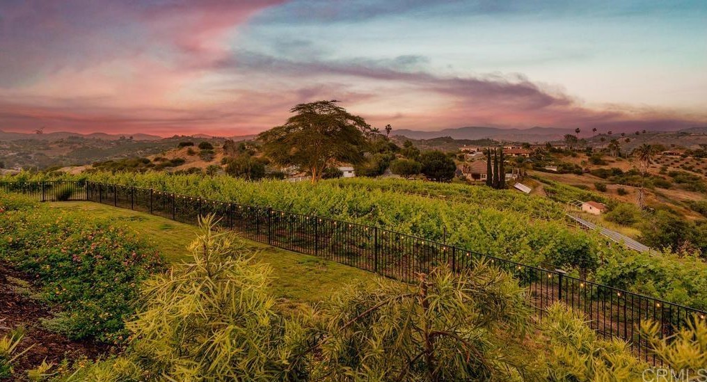 2559 Vista De Palomar, Fallbrook CA  92028-9712 exterior