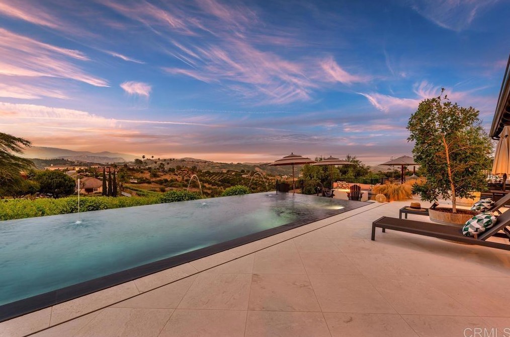 2559 Vista De Palomar, Fallbrook CA  92028-9712 exterior