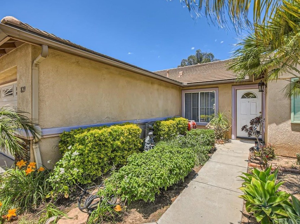 829 Socin Ct, Escondido, CA 92027-2886