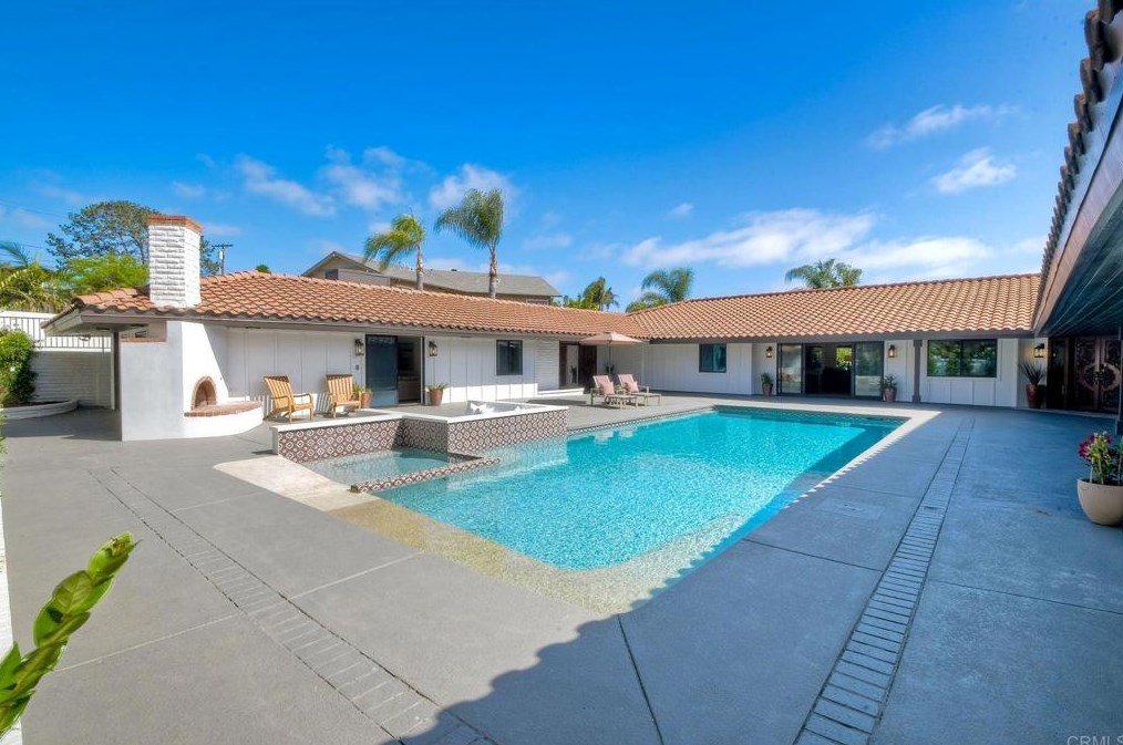 4001 Sunnyhill Dr, Carlsbad, CA 92008