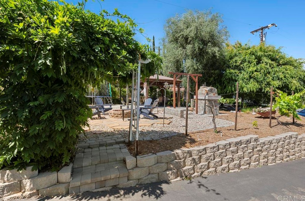 1605 Calavo Rd, Fallbrook CA  92028-4436 exterior