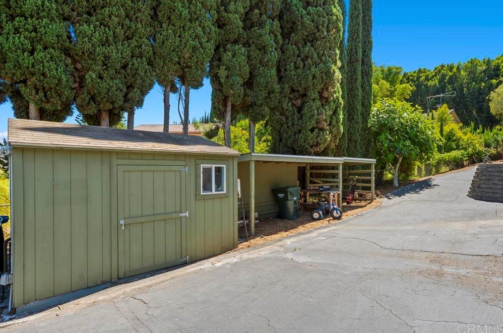 1605 Calavo Rd, Fallbrook CA  92028-4436 exterior