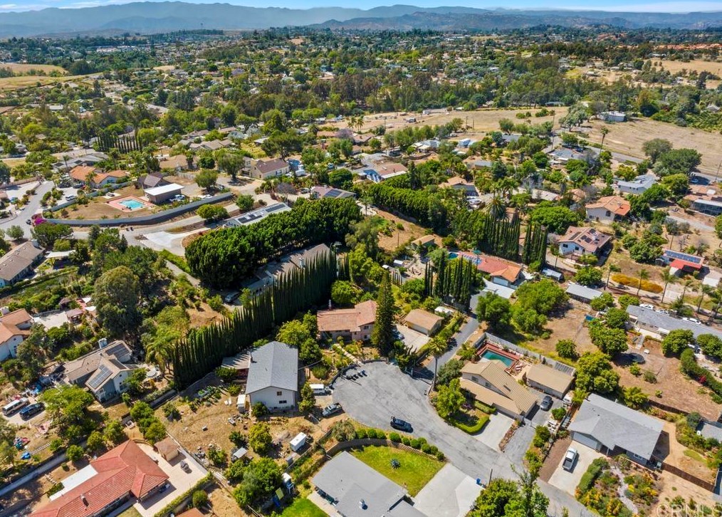 1605 Calavo Rd, Fallbrook CA  92028-4436 exterior
