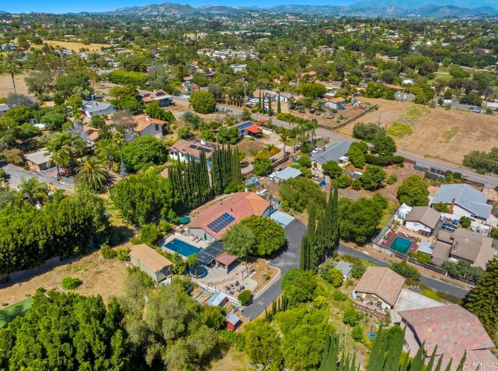 1605 Calavo Rd, Fallbrook CA  92028-4436 exterior