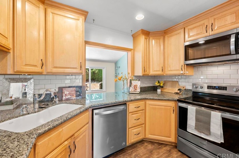 1605 Calavo Rd, Fallbrook CA  92028-4436 exterior