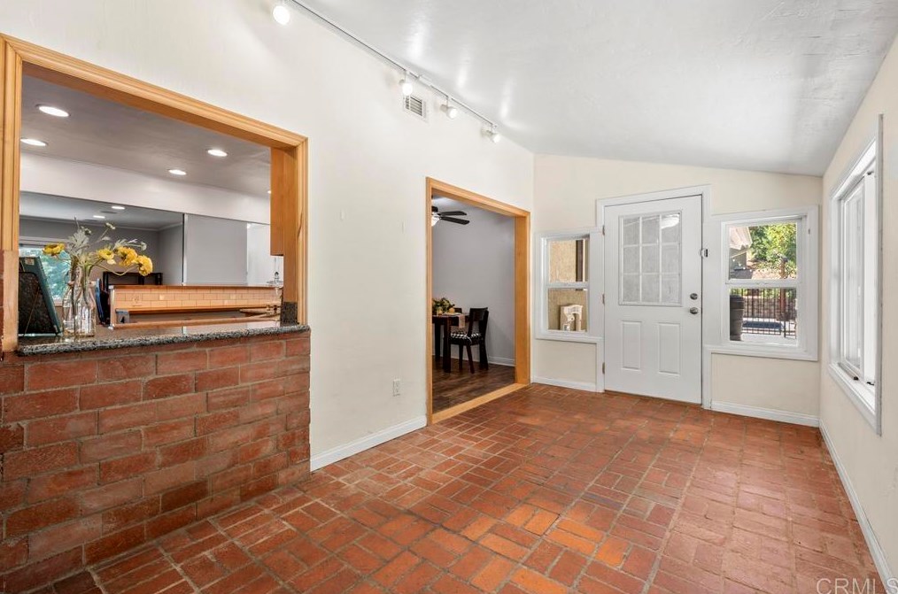 1605 Calavo Rd, Fallbrook CA  92028-4436 exterior