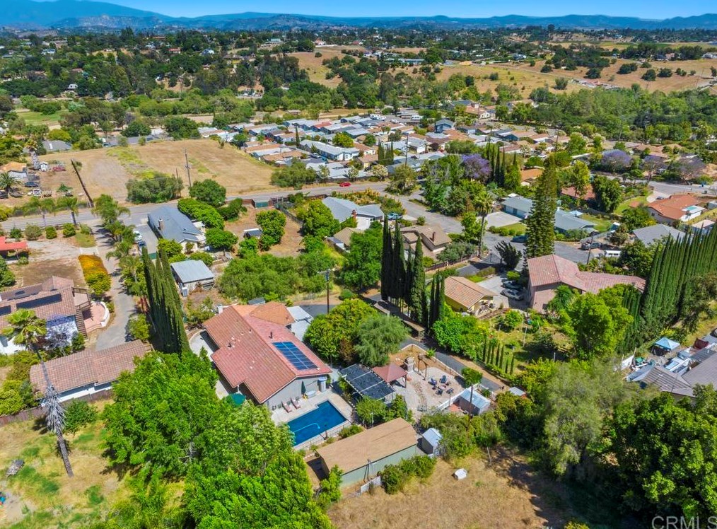 1605 Calavo Rd, Fallbrook CA  92028-4436 exterior