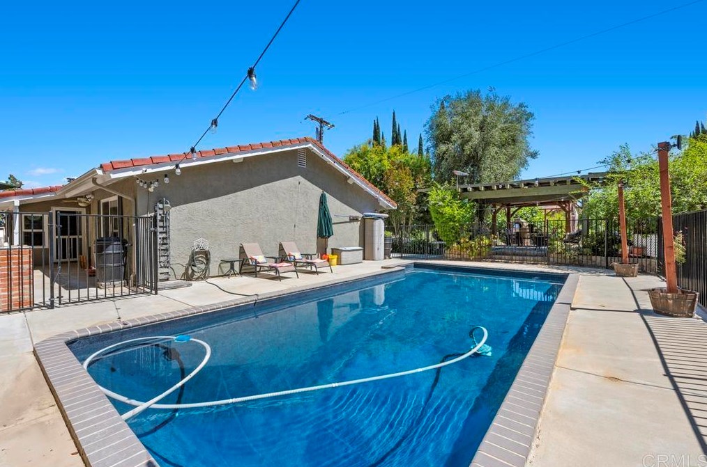 1605 Calavo Rd, Fallbrook CA  92028-4436 exterior