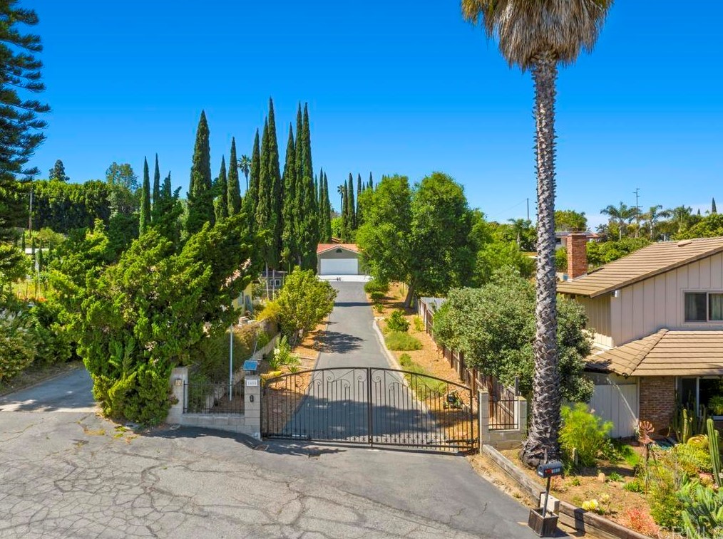 1605 Calavo Rd, Fallbrook CA  92028-4436 exterior