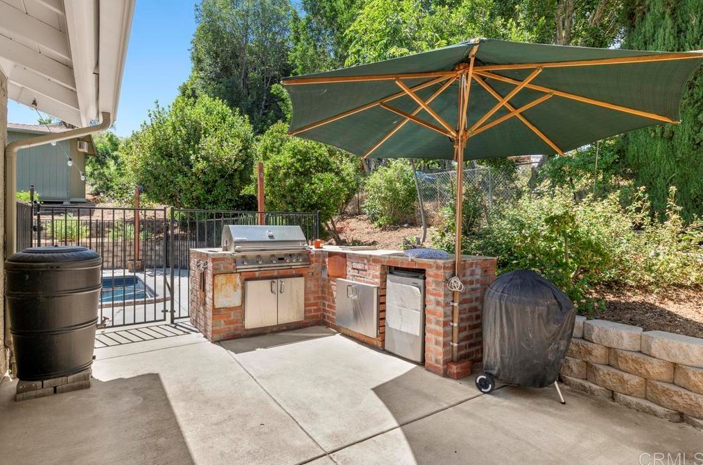 1605 Calavo Rd, Fallbrook CA  92028-4436 exterior