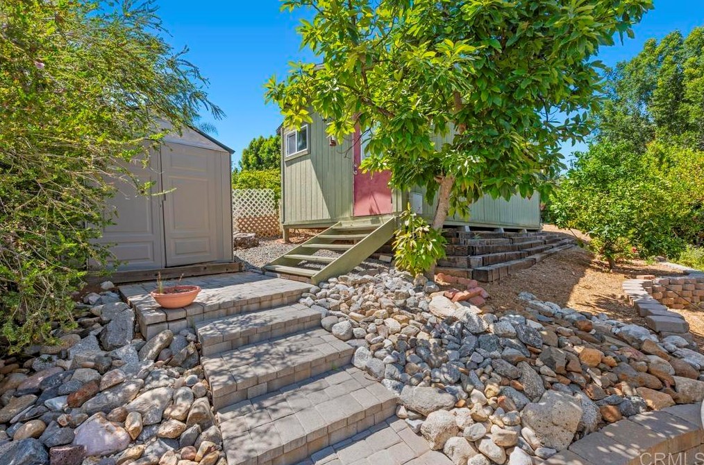1605 Calavo Rd, Fallbrook CA  92028-4436 exterior