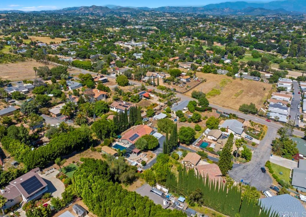 1605 Calavo Rd, Fallbrook CA  92028-4436 exterior