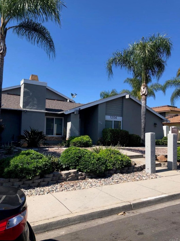 1204 Palomar Pl, Vista, CA 92084