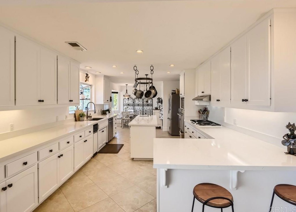 28396 Meadow Mesa Ln, Escondido, CA 92026-6504