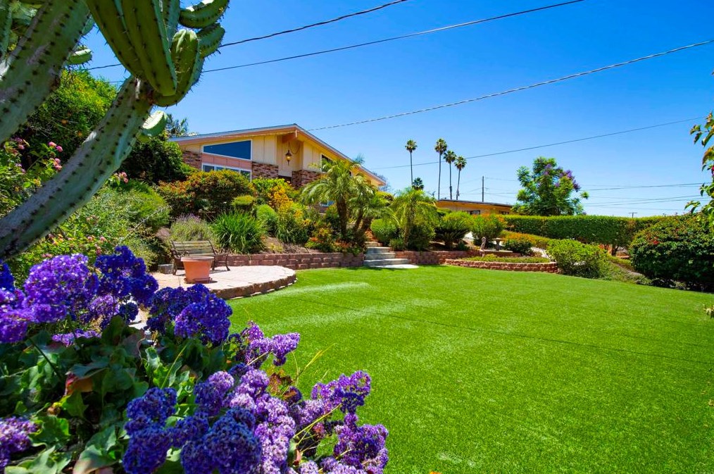 127 Upas St, Escondido, CA 92025-3945