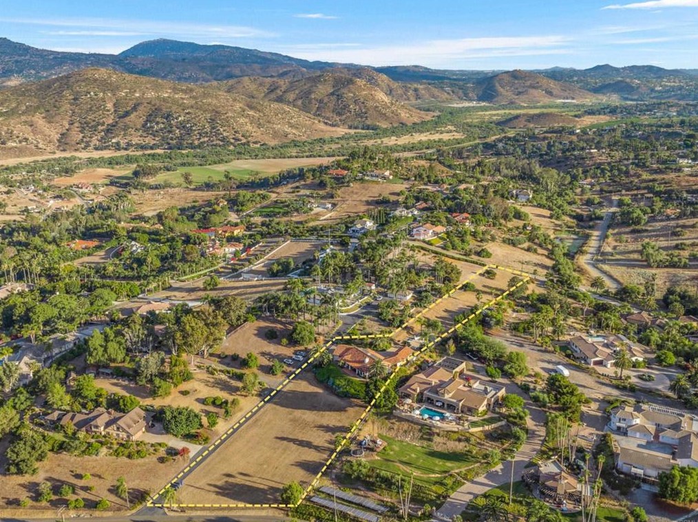 2955 Summit Dr, Escondido, CA 92025-7525
