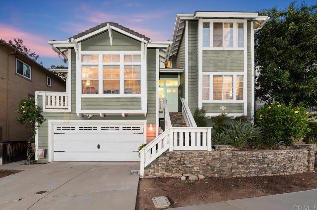 2114 Laura Dr, Escondido, CA 92027-1167