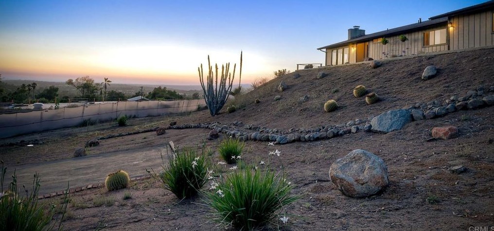 2342 Edgehill Rd, Vista, CA 92084