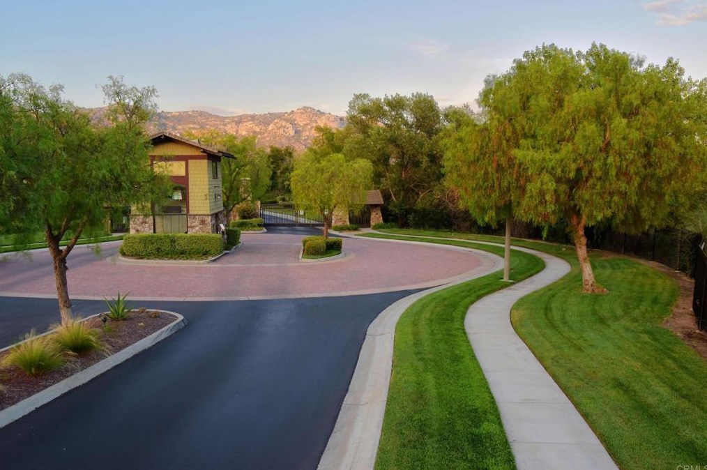 2404 Pine Valley Gln, Escondido, CA 92026-1416