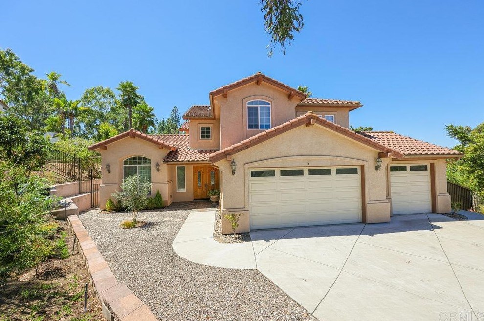 3425 Lomas Serenas Dr, Escondido, CA 92029