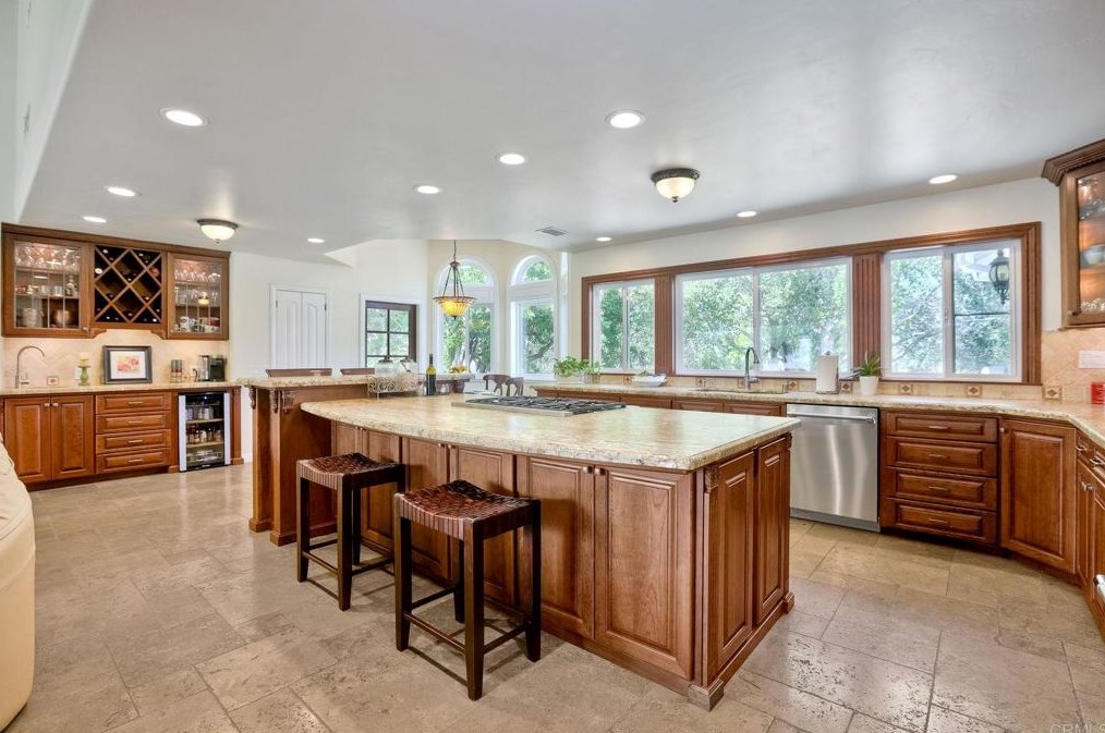 16 Saddle Creek Rd, Fallbrook, CA 92028-9222