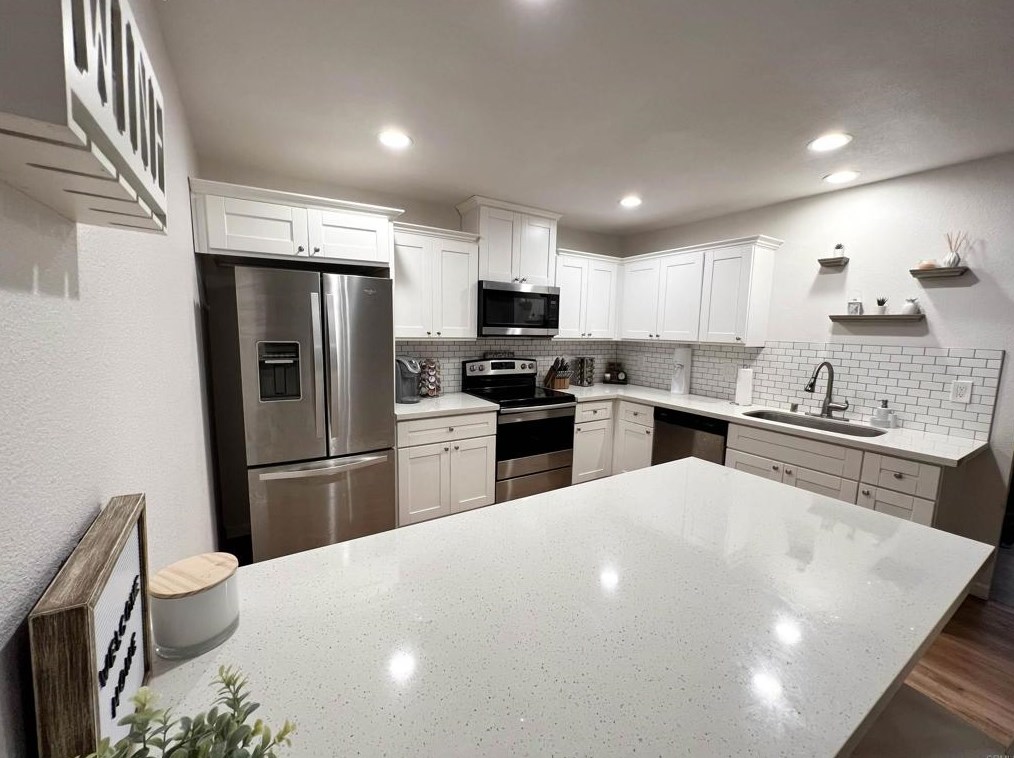 2110 Country Pl, Escondido, CA 92026-1336