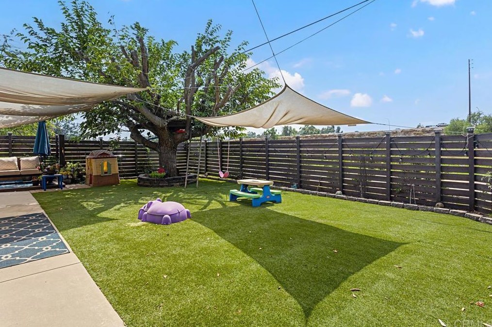 211 Greenview Rd, Escondido, CA 92026-3930