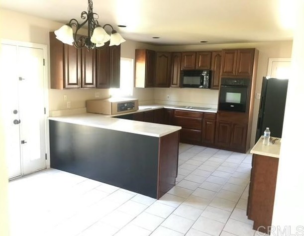 1808 Greenview Rd, Escondido, CA 92026-3933