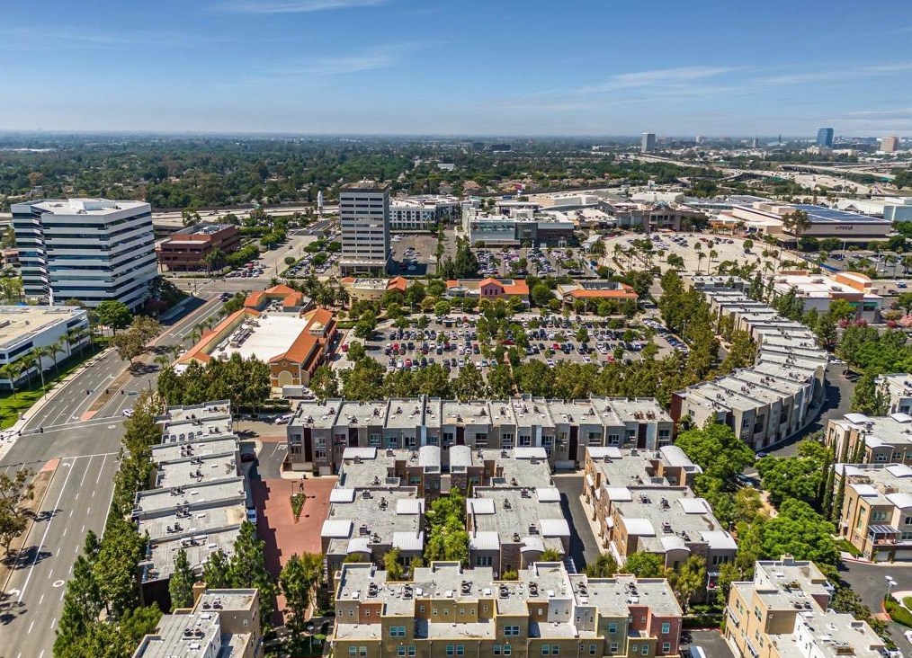 252 Jeanette Ln, Santa Ana CA  92705-6016 exterior