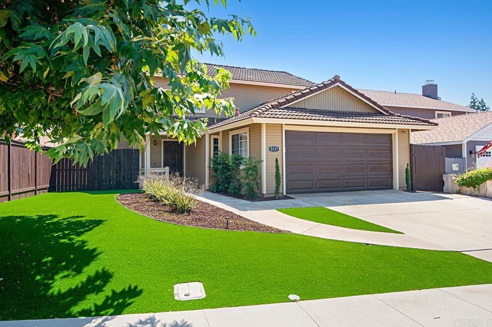 2137 Mammoth Pl, Escondido, CA 92029-4104