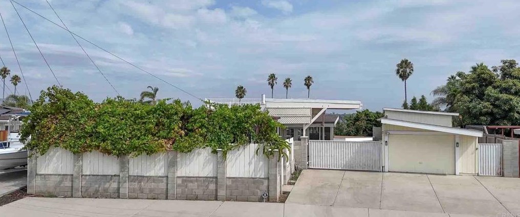 319 Salina Ct, Vista, CA 92083