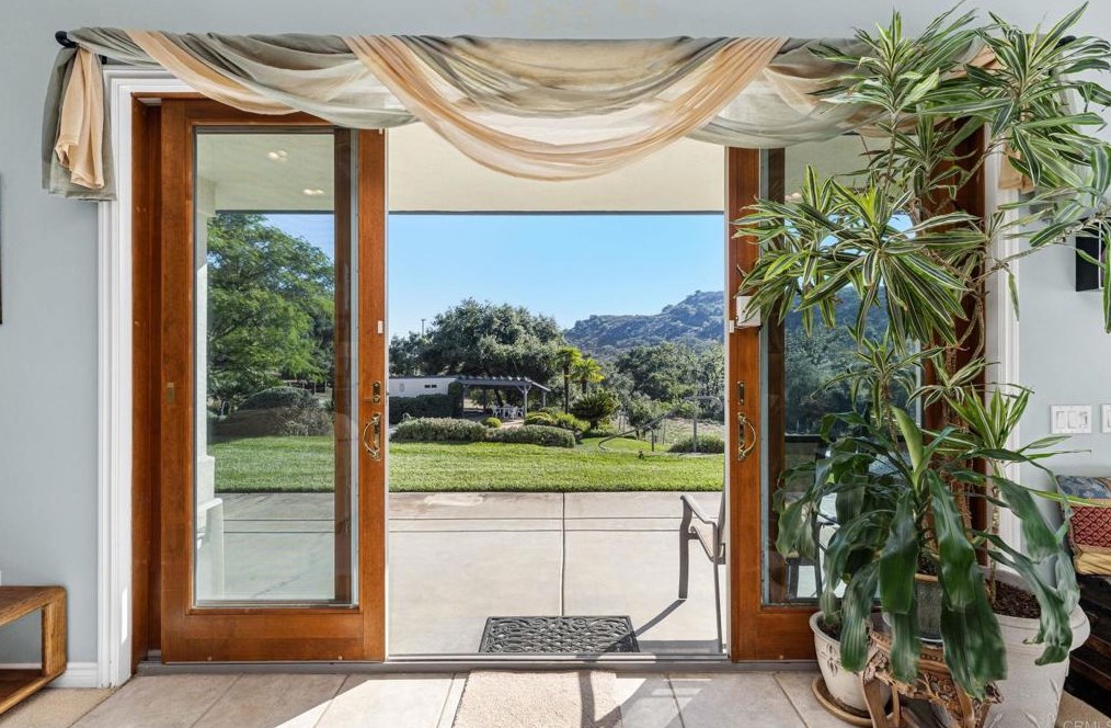 16524 Old Guejito Grade Rd, Escondido, CA 92027-6209