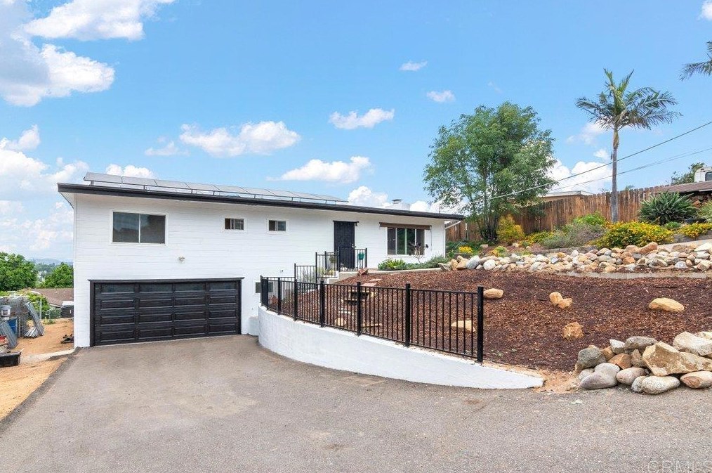 345 Markell Ln, Fallbrook, CA 92028-4051