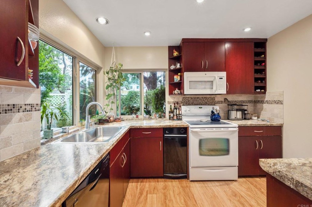 502 Smoketree Gln, Escondido, CA 92026-1329