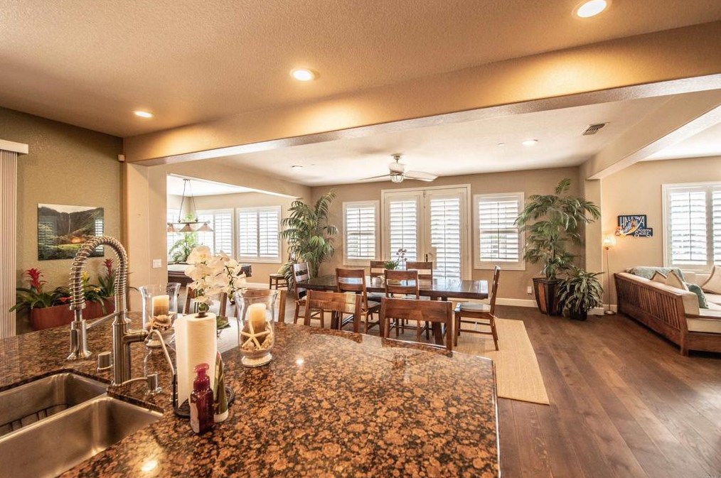 2589 Honeybell Ln, Escondido CA  92027-1847 exterior