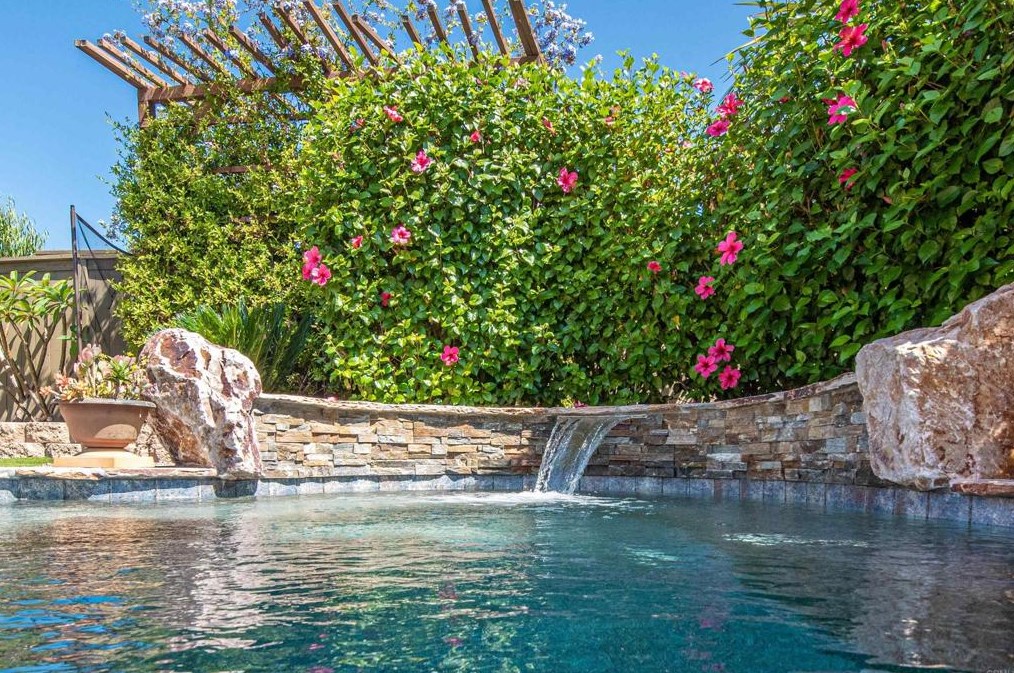 2589 Honeybell Ln, Escondido CA  92027-1847 exterior