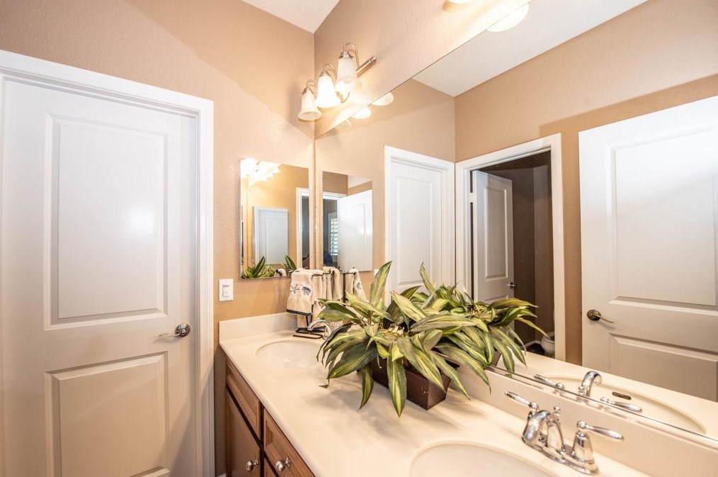 2589 Honeybell Ln, Escondido CA  92027-1847 exterior