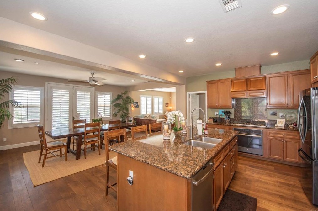 2589 Honeybell Ln, Escondido CA  92027-1847 exterior