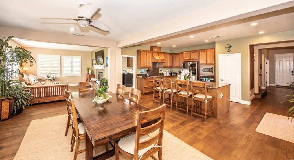 2589 Honeybell Ln, Escondido CA  92027-1847 exterior