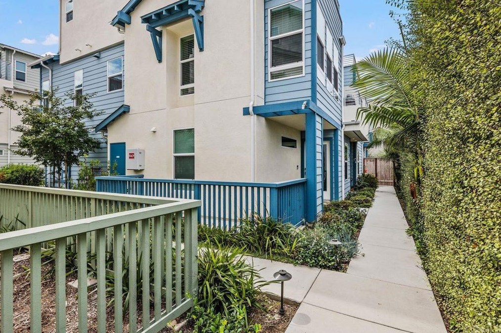 2683 Roosevelt St, Carlsbad, CA 92008