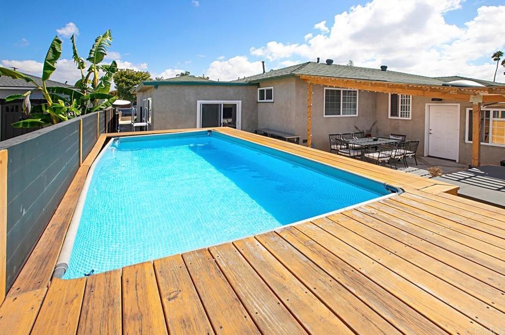 880 Ash Ave, Chula Vista CA 91910-5320 exterior