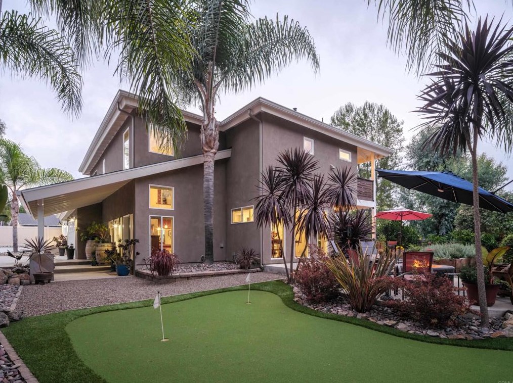 918 Sunset Dr, Vista, CA 92081